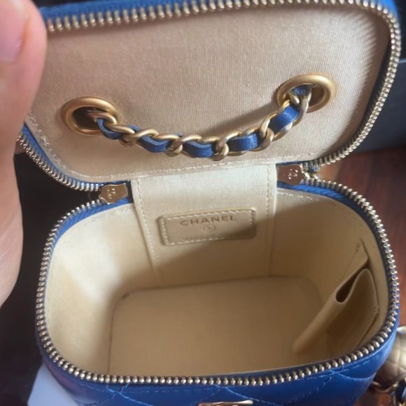 Authentic Lambskin Quilted Pearl Crush Mini Vanity Case With Chain Navy Blue - Picture 6 of 6